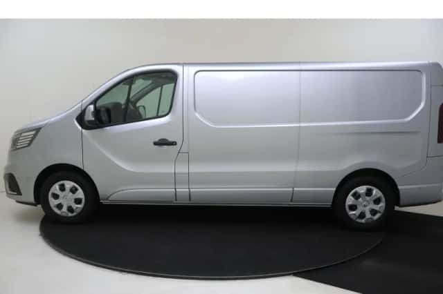 Renault Trafic (2025) thumbnail 2