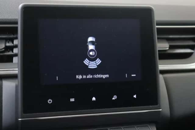 Renault Captur (2021) thumbnail 17