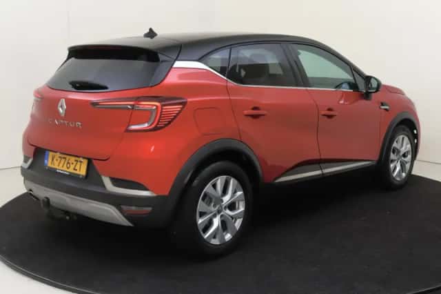 Renault Captur (2021) thumbnail 4