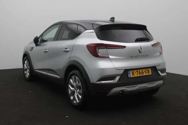 Renault Captur (2020) thumbnail 2