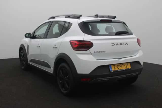 Dacia Sandero Stepway (2024) thumbnail 2