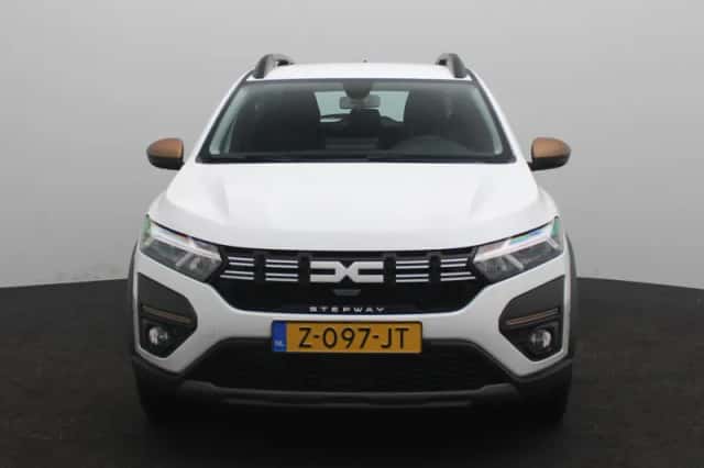 Dacia Sandero Stepway (2024) thumbnail 3