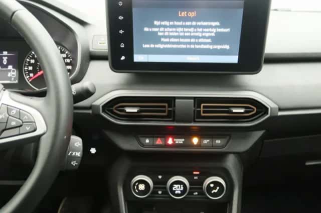 Dacia Sandero Stepway (2024) thumbnail 8