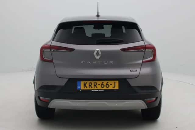 Renault Captur (2023) thumbnail 5