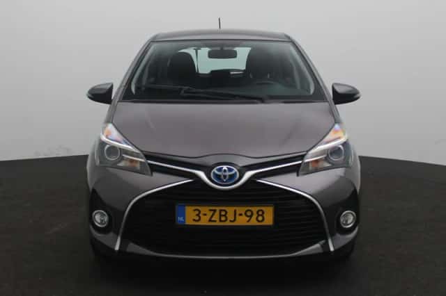 Toyota Yaris (2014) thumbnail 3