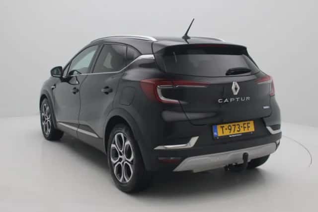Renault Captur (2022) thumbnail 2