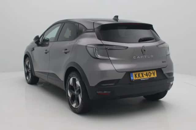 Renault Captur (2025) thumbnail 2