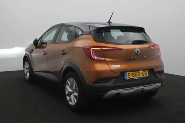 Renault Captur (2021) thumbnail 2