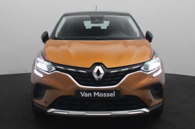 Renault Captur (2021) thumbnail 3