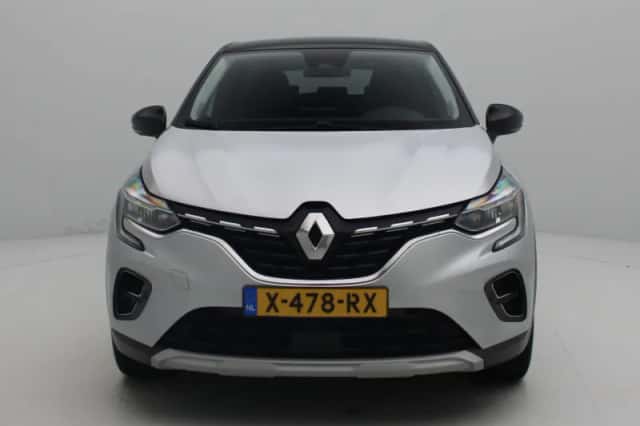 Renault Captur (2023) thumbnail 3