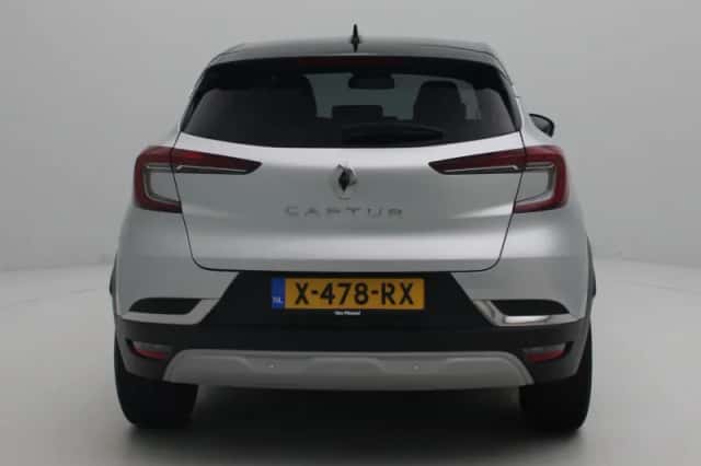 Renault Captur (2023) thumbnail 5