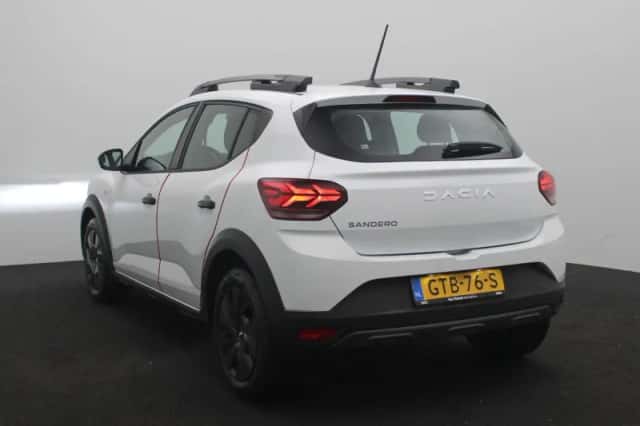 Dacia Sandero Stepway (2024) thumbnail 2