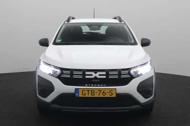 Dacia Sandero Stepway (2024) thumbnail 3