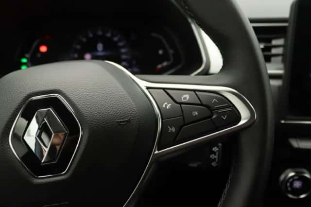 Renault Captur (2023) thumbnail 16