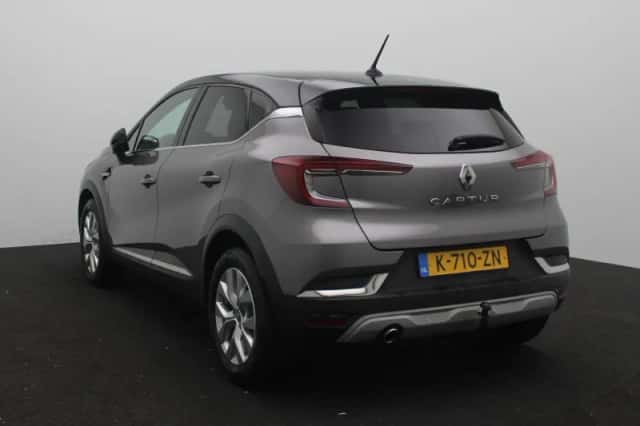 Renault Captur (2021) thumbnail 2
