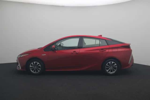 Toyota Prius (2018) thumbnail 4