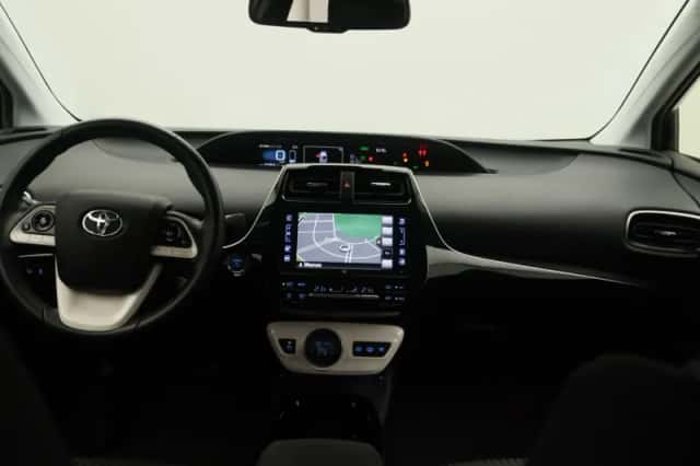 Toyota Prius (2018) thumbnail 7