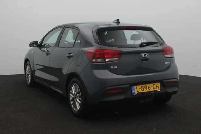 Kia Rio (2021) thumbnail 2