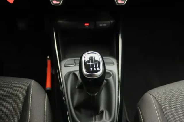 Kia Rio (2021) thumbnail 11