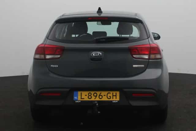 Kia Rio (2021) thumbnail 5