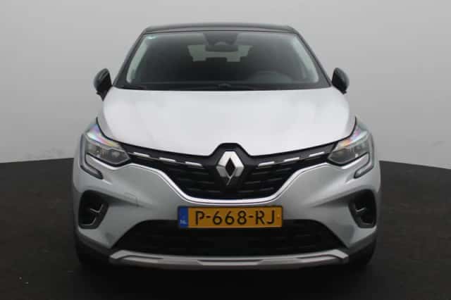 Renault Captur (2022) thumbnail 3