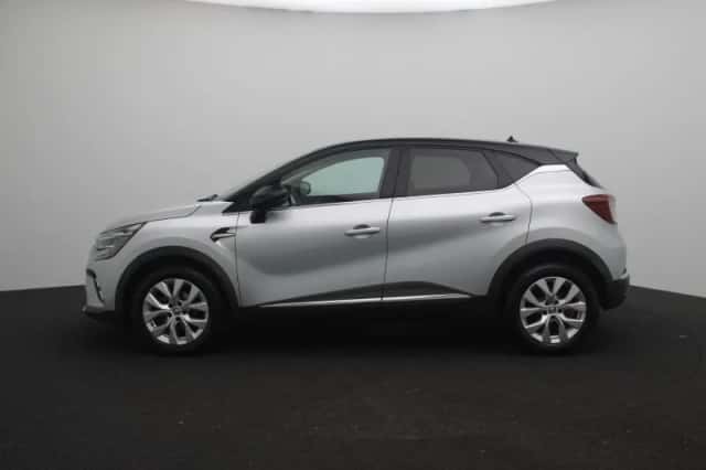 Renault Captur (2022) thumbnail 4