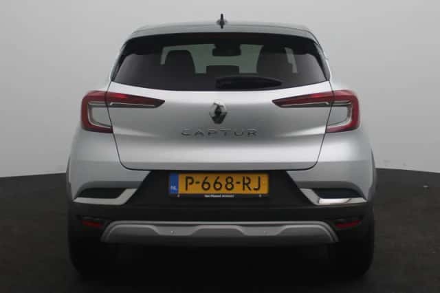 Renault Captur (2022) thumbnail 5