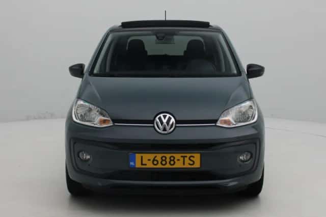 Volkswagen Up! (2019) thumbnail 3