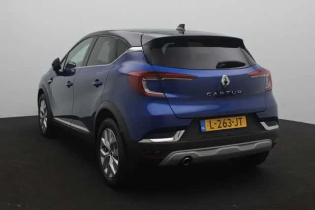 Renault Captur (2021) thumbnail 2