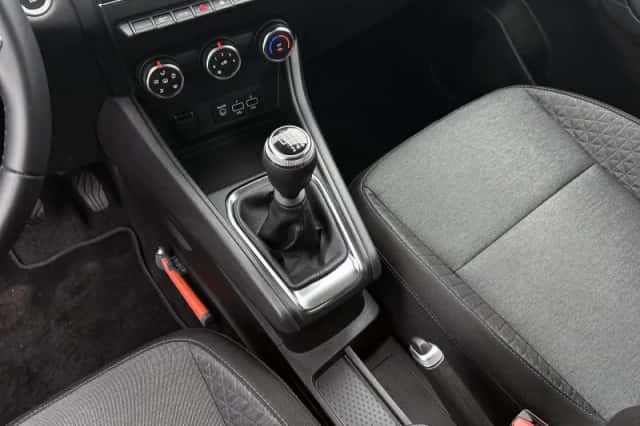 Renault Captur (2023) thumbnail 23