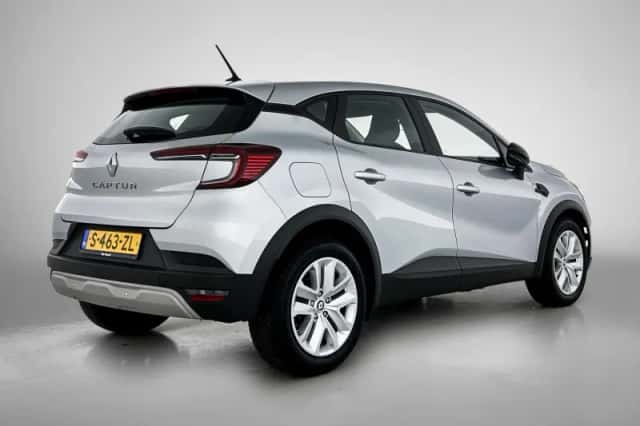 Renault Captur (2023) thumbnail 4