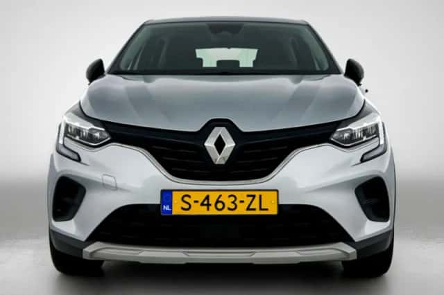 Renault Captur (2023) thumbnail 5