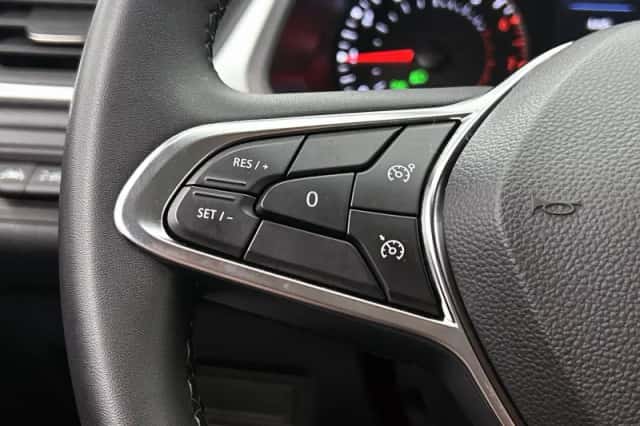 Renault Captur (2023) thumbnail 6