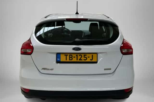 Ford Focus (2018) thumbnail 3