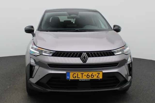 Renault Captur (2024) thumbnail 3