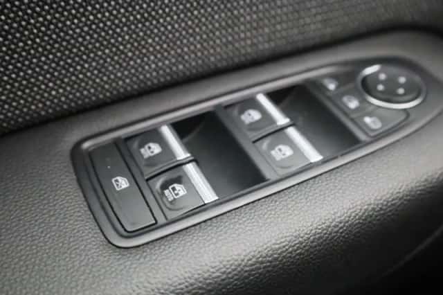Renault Captur (2024) thumbnail 23