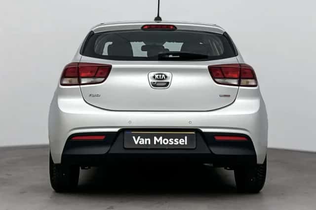 Kia Rio (2018) thumbnail 4