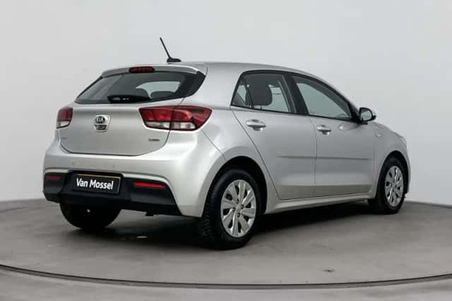 Kia Rio (2018) thumbnail 6