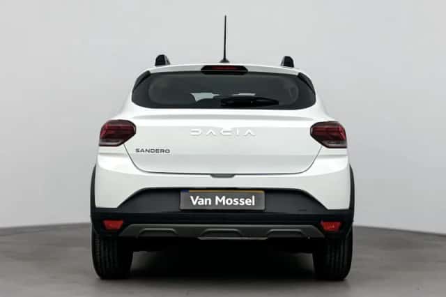 Dacia Sandero Stepway (2024) thumbnail 3