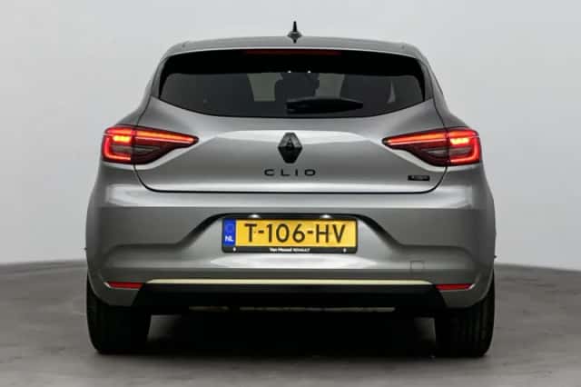 Renault Clio (2023) thumbnail 3