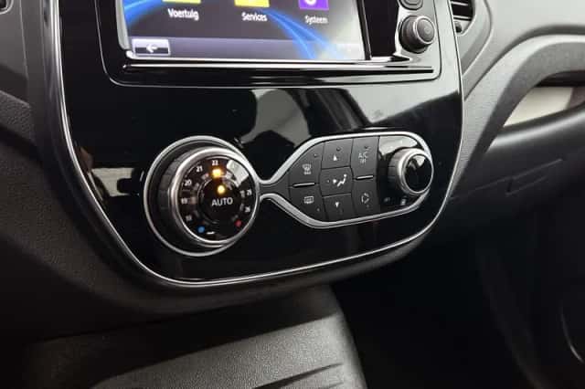 Renault Captur (2018) thumbnail 17