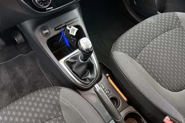 Renault Captur (2018) thumbnail 23
