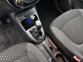 Renault Captur (2018) thumbnail 24