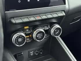 Renault Captur (2021) thumbnail 23