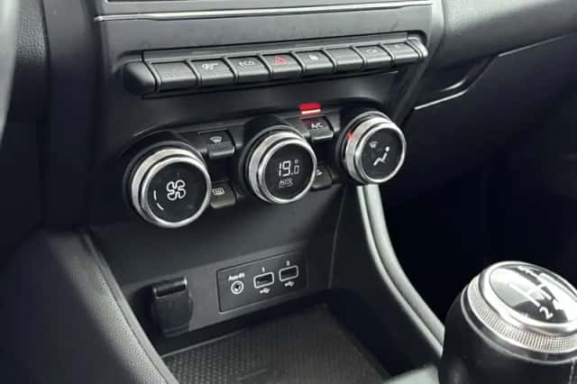 Renault Captur (2020) thumbnail 23