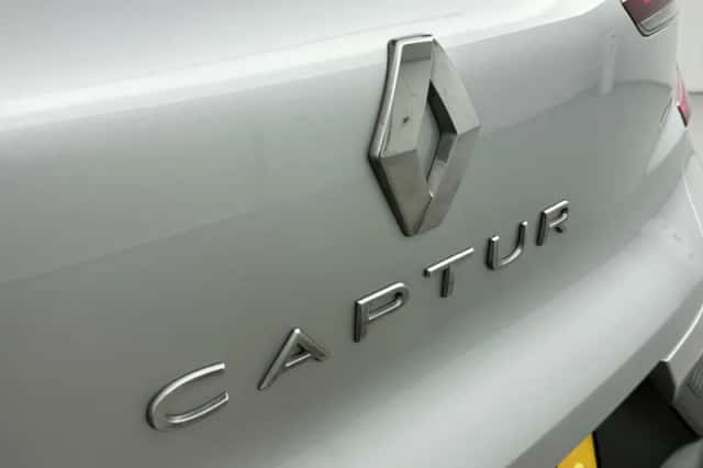 Renault Captur (2023) thumbnail 14
