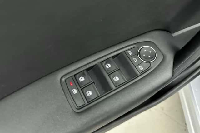 Renault Captur (2023) thumbnail 15