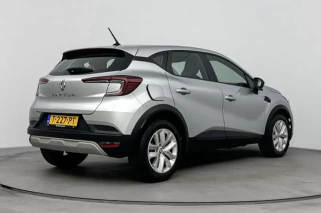 Renault Captur (2023) thumbnail 4