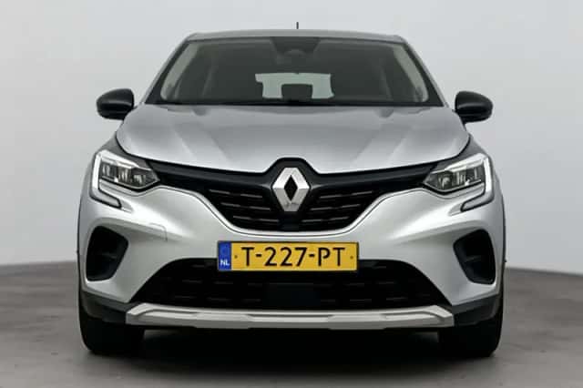 Renault Captur (2023) thumbnail 5