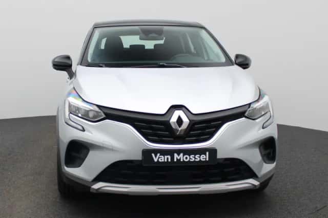 Renault Captur (2022) thumbnail 3